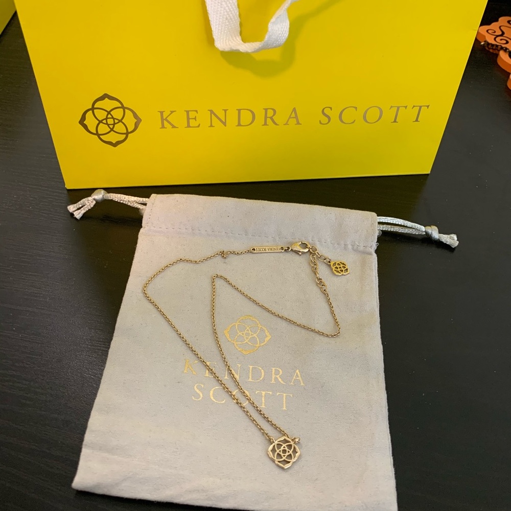 ❌SOLD❌ Kendra Scott Decklyn Logo Pendant Necklace
